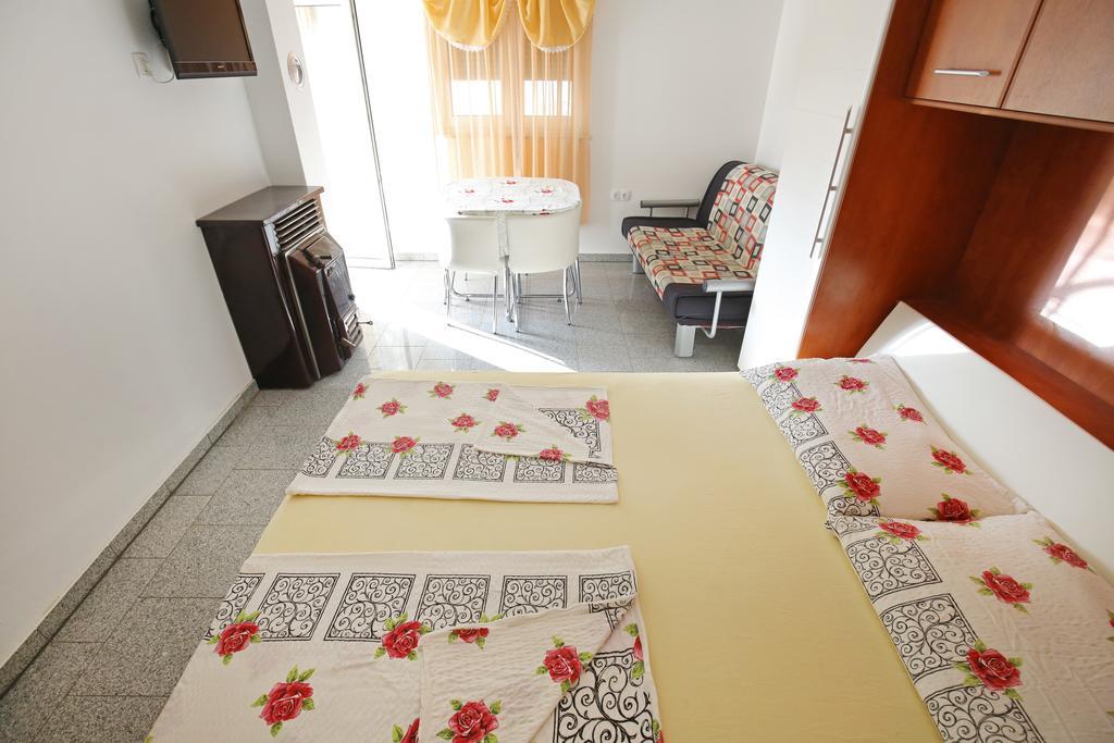 Apartments Tina P Vir Exterior photo