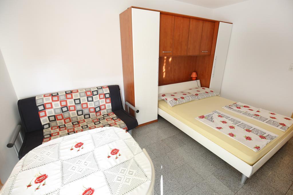Apartments Tina P Vir Exterior photo