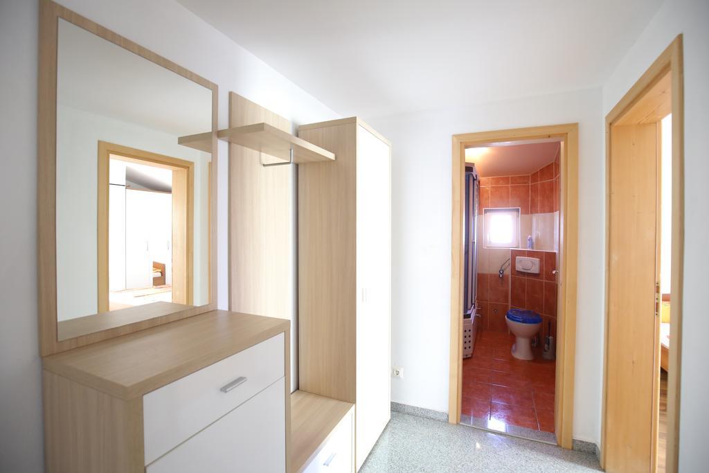 Apartments Tina P Vir Exterior photo