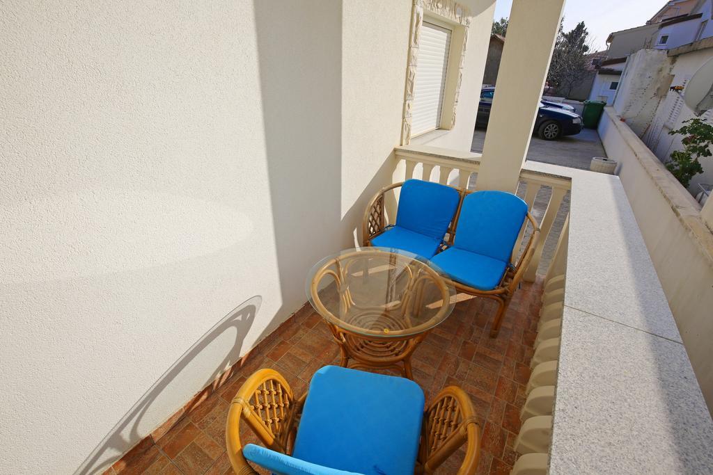 Apartments Tina P Vir Exterior photo
