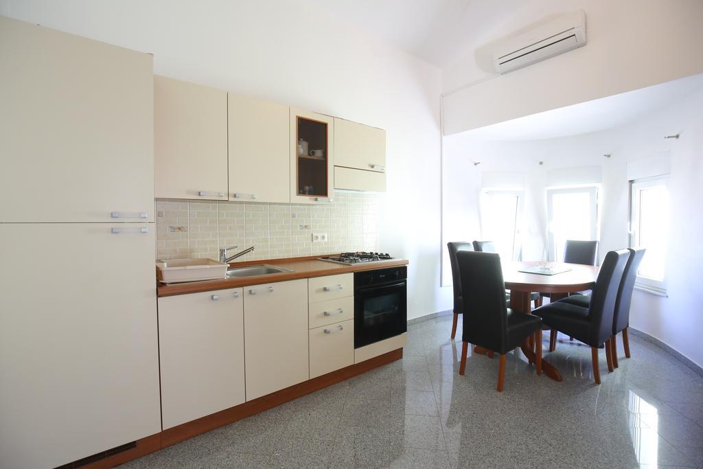 Apartments Tina P Vir Exterior photo