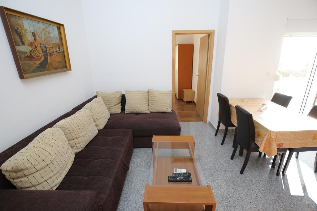 Apartments Tina P Vir Exterior photo