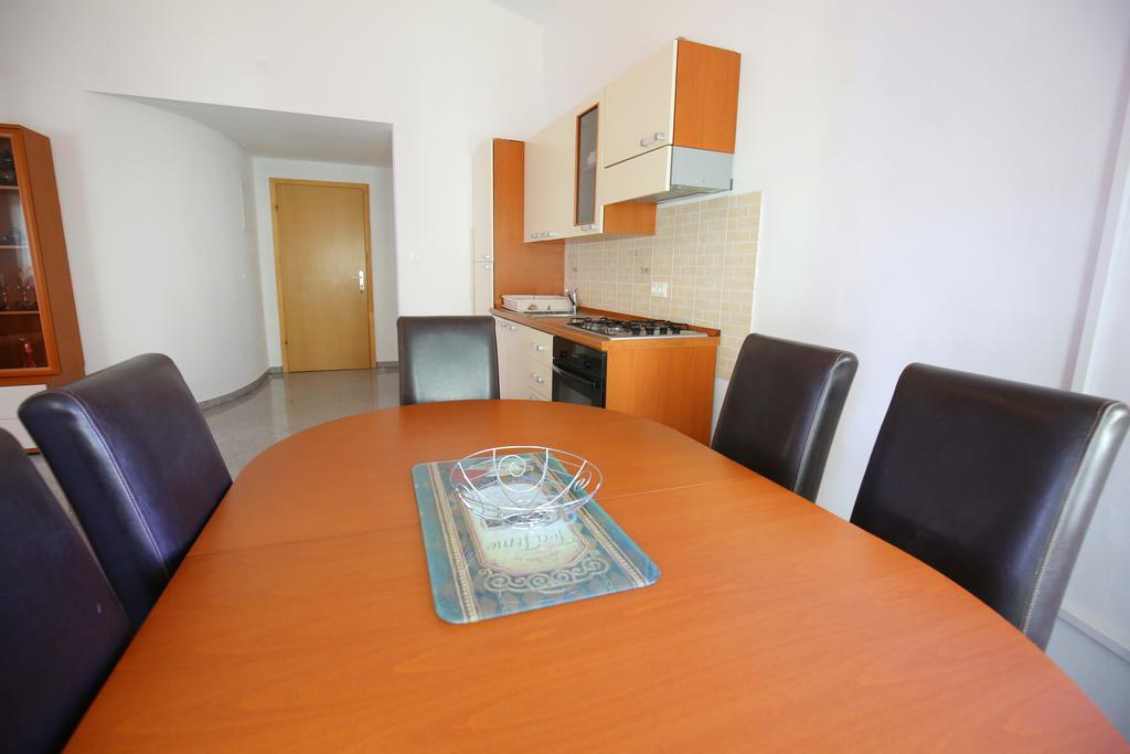 Apartments Tina P Vir Exterior photo