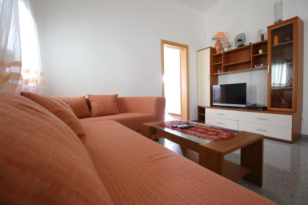 Apartments Tina P Vir Exterior photo