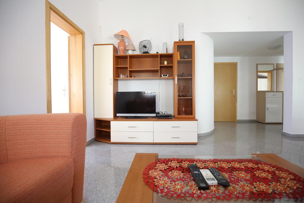 Apartments Tina P Vir Exterior photo