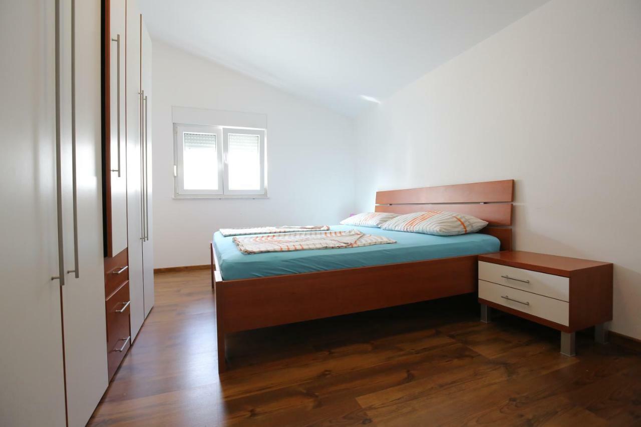 Apartments Tina P Vir Exterior photo